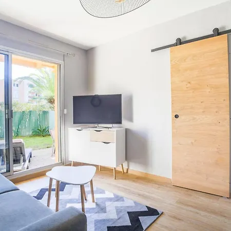 A Capitou Totalement Refait A Neuf Apartamento Mandelieu